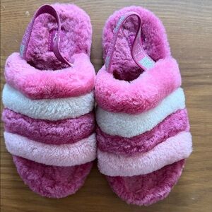 UGG Fuzzy Pink and White Kids Slippers size 4Y🩷